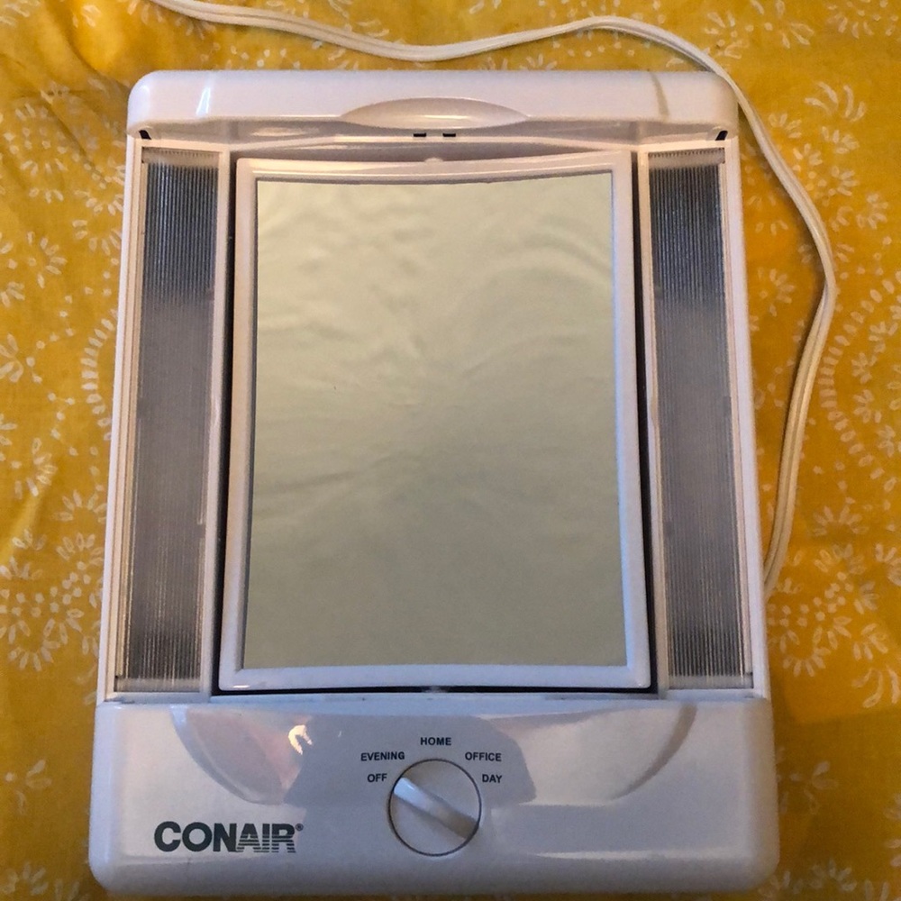 Conair lighted mirror